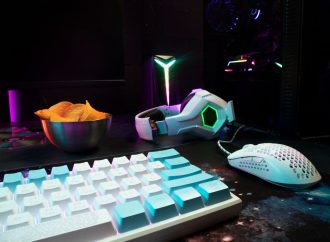 Jak wybrać odpowiedni sprzęt do gier – porównanie drukarek laserowych, komputerów gamingowych i zasilaczy