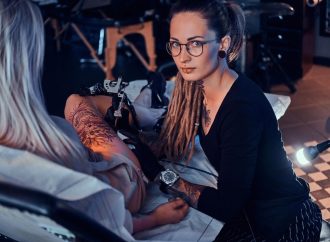 Poradnik pielęgnacji i interpretacji symboliki tatuażu – od wyboru igieł do ostatecznej realizacji