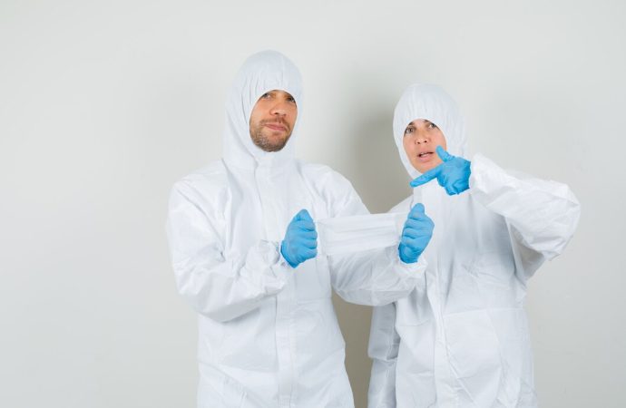 Jak kurtki antyelektrostatyczne zapewniają bezpieczeństwo w pracy w przemyśle chemicznym