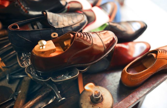 Jak dobierać akcesoria do obuwia z wysokiej półki – na przykładzie projektanta znanej marki