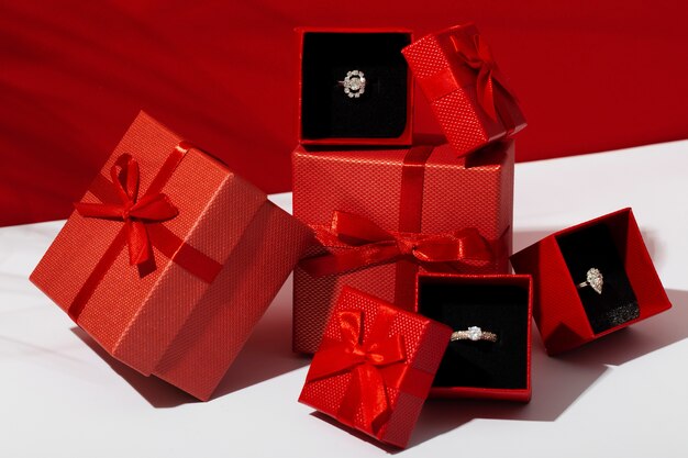 Jak wybrać prezent specjalnie dla mężczyzny – sekret eleganckiej biżuterii