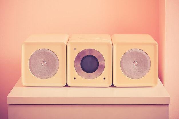 Jak wybrać odpowiedni przewód dla twojego domowego systemu audio?